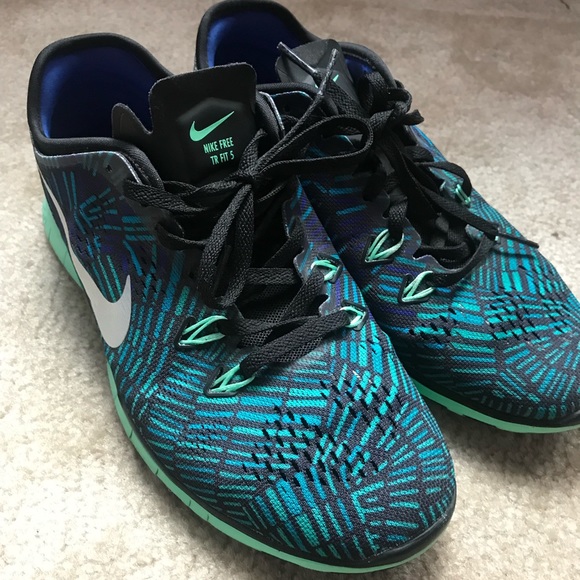 Women’s Nike Sneakers - Picture 2 of 6